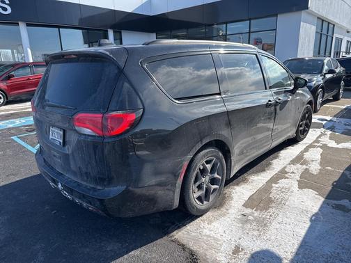 2018 Chrysler Pacifica Touring-L Plus