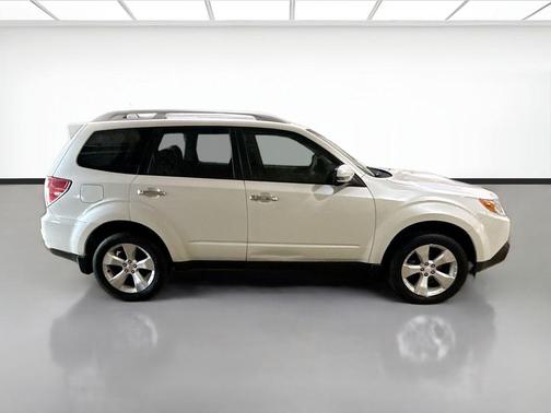 Satin White Pearl 2011 Subaru Forester 2.5 X