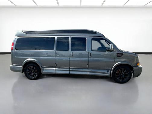 01u 2023 GMC Savana 2500 Work Van