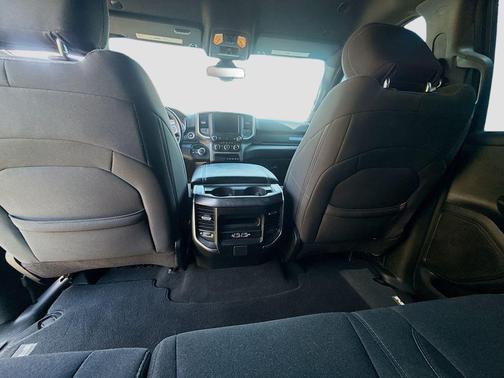 Diamond Black Crystal Pearlcoat 2019 RAM 1500 Big Horn