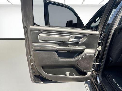 Diamond Black Crystal Pearlcoat 2019 RAM 1500 Big Horn