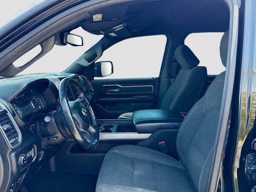 Diamond Black Crystal Pearlcoat 2019 RAM 1500 Big Horn