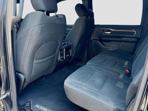 Diamond Black Crystal Pearlcoat 2019 RAM 1500 Big Horn