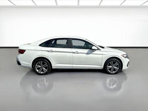 Opal White Pearl 2023 Volkswagen Jetta 1.5T SE