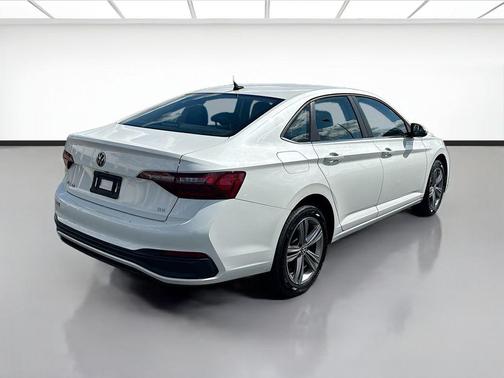 Opal White Pearl 2023 Volkswagen Jetta 1.5T SE