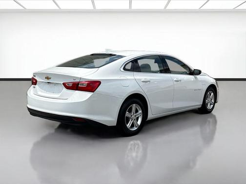 Summit White 2023 Chevrolet Malibu FWD 1LT