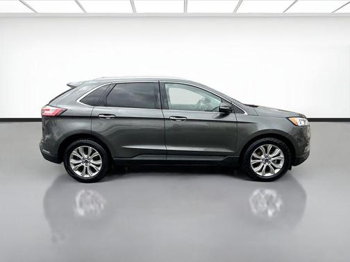 Magnetic 2019 Ford Edge Titanium