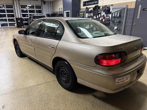 2005 Chevrolet Classic Base