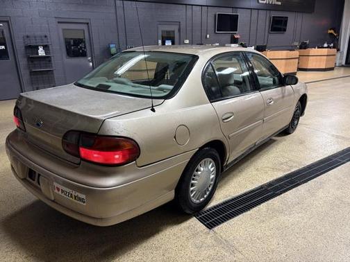 2005 Chevrolet Classic Base