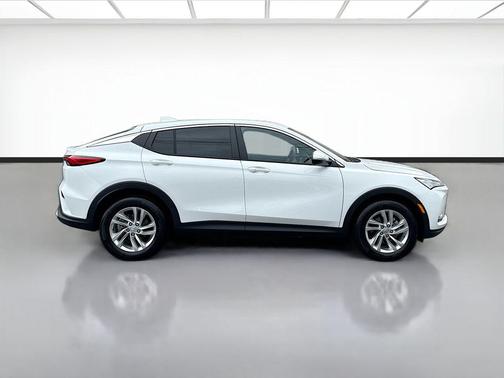 Summit White 2025 Buick Envista Preferred FWD
