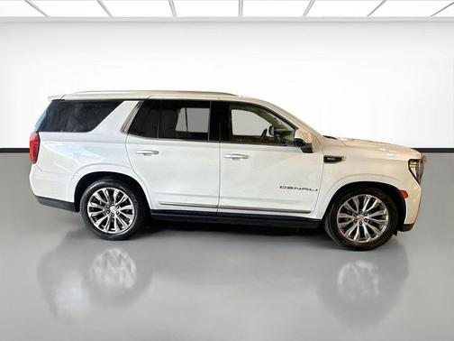 White Frost Tricoat 2021 GMC Yukon Denali