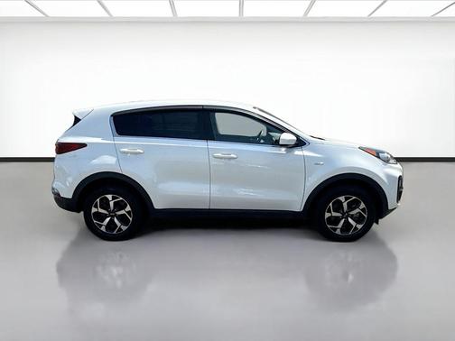 Snow White Pearl 2021 Kia Sportage LX