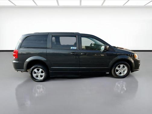 Dark Charcoal Pearlcoat 2012 Dodge Grand Caravan SXT