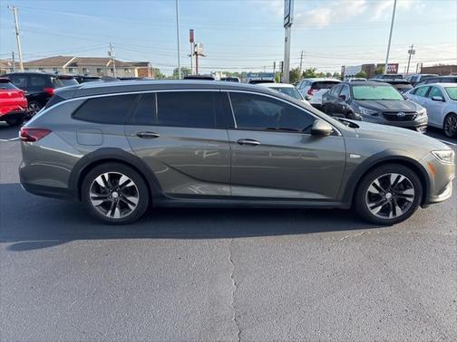 2018 Buick Regal TourX Essence