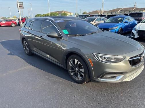 2018 Buick Regal TourX Essence