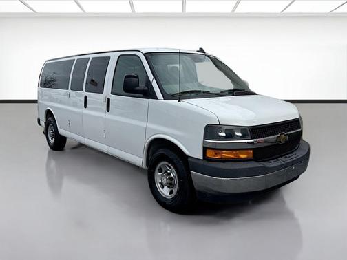 Summit White 2019 Chevrolet Express 3500 LT