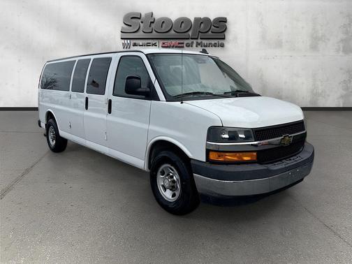 Summit White 2019 Chevrolet Express 3500 LT