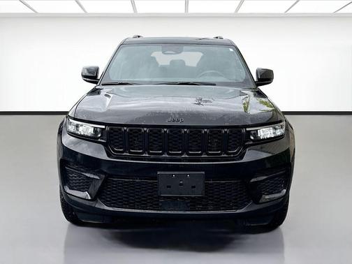 Diamond Black Crystal Pearlcoat 2025 Jeep Grand Cherokee Altitude