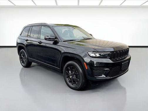 Diamond Black Crystal Pearlcoat 2025 Jeep Grand Cherokee Altitude