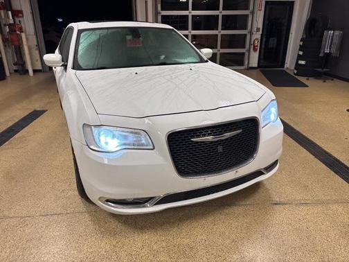 2017 Chrysler 300 Limited