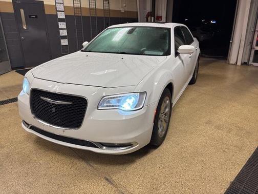 2017 Chrysler 300 Limited