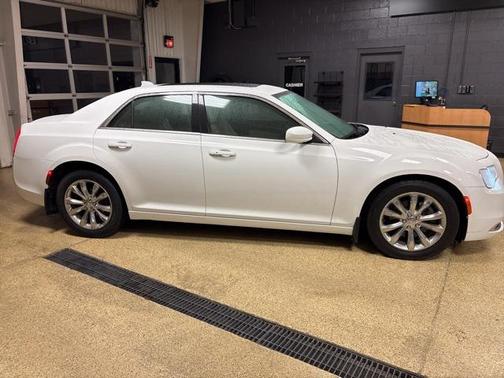 2017 Chrysler 300 Limited