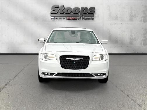 2017 Chrysler 300 Limited