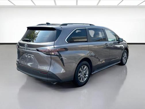 Predawn Gray Mica 2024 Toyota Sienna XLE