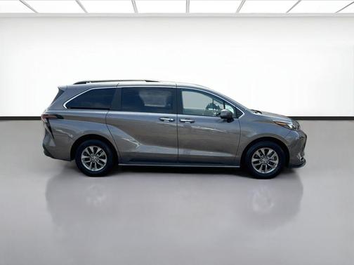 Predawn Gray Mica 2024 Toyota Sienna XLE