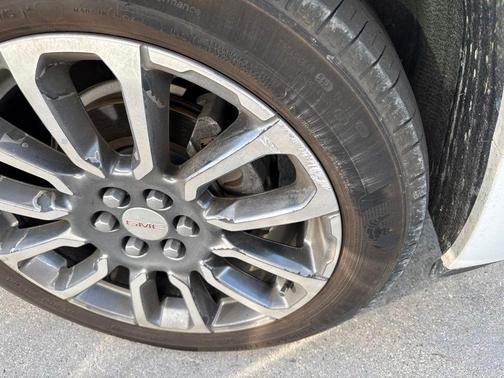 White Frost Tricoat 2020 GMC Acadia Denali