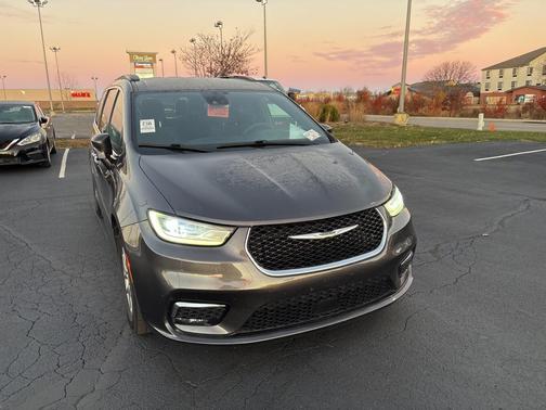 2022 Chrysler Pacifica Touring