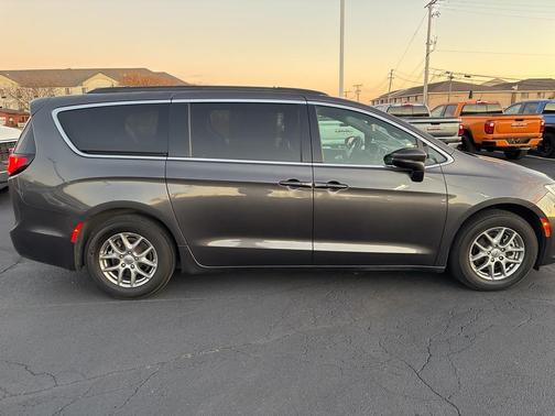 2022 Chrysler Pacifica Touring