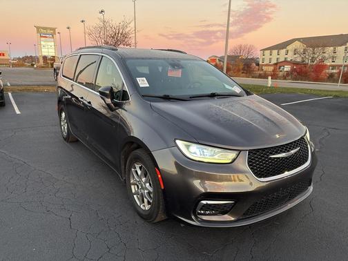 2022 Chrysler Pacifica Touring