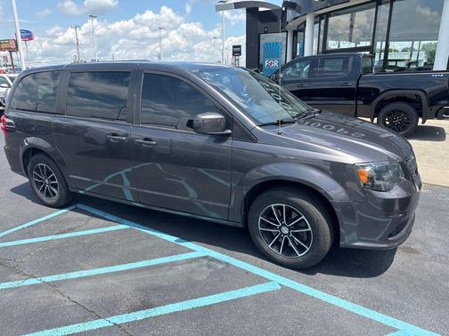 Granite Pearlcoat 2019 Dodge Grand Caravan GT