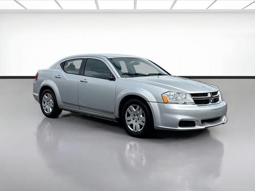 Bright Silver Metallic Clearcoat 2012 Dodge Avenger SE