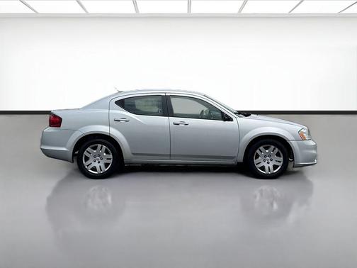 Bright Silver Metallic Clearcoat 2012 Dodge Avenger SE
