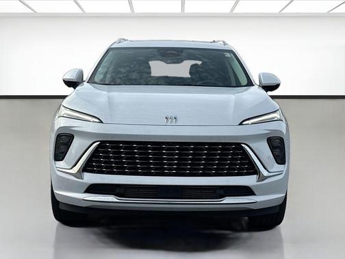 Iridescent White Tricoat 2026 Buick Envision Avenir