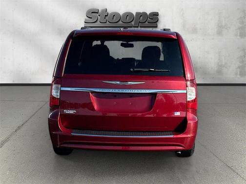 2016 Chrysler Town & Country Touring-L