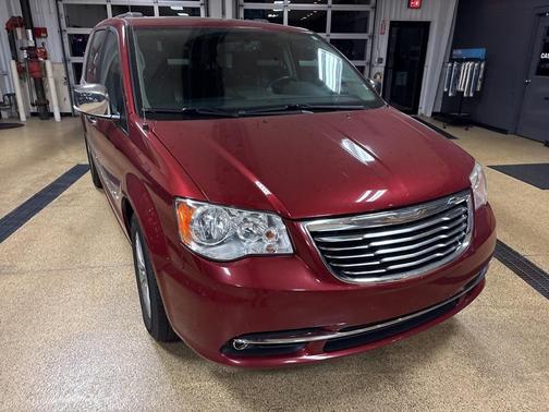2016 Chrysler Town & Country Touring-L
