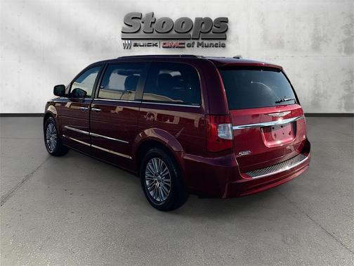 2016 Chrysler Town & Country Touring-L