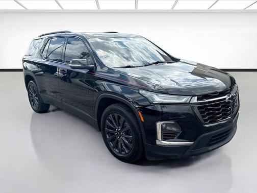 Mosaic Black Metallic 2022 Chevrolet Traverse RS