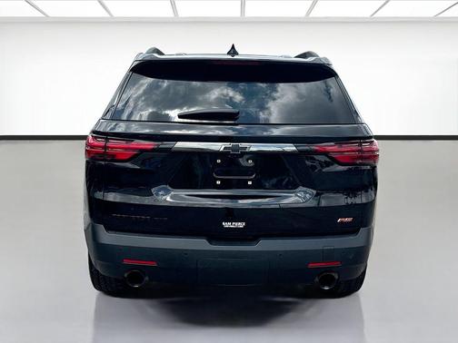 Mosaic Black Metallic 2022 Chevrolet Traverse RS