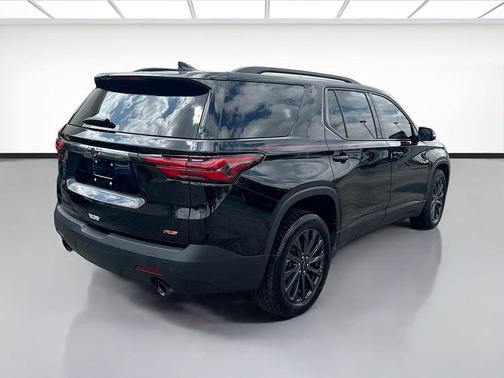 Mosaic Black Metallic 2022 Chevrolet Traverse RS