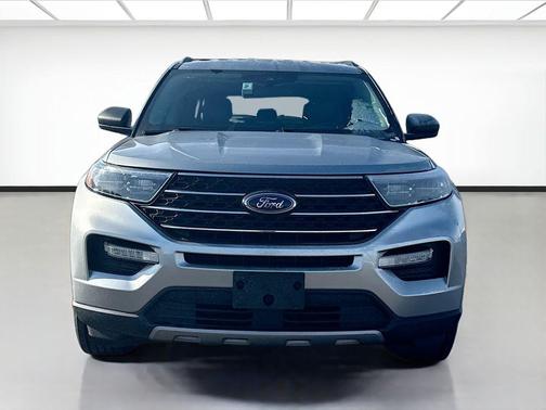 Silver Metallic 2024 Ford Explorer XLT