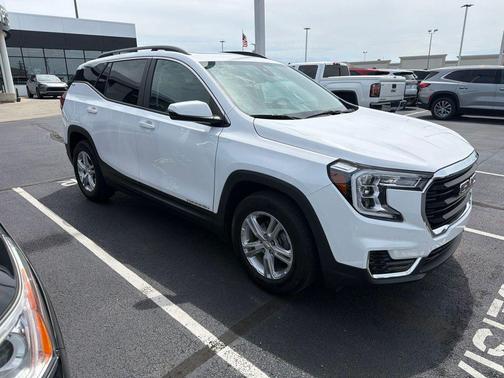 Summit White 2023 GMC Terrain SLE