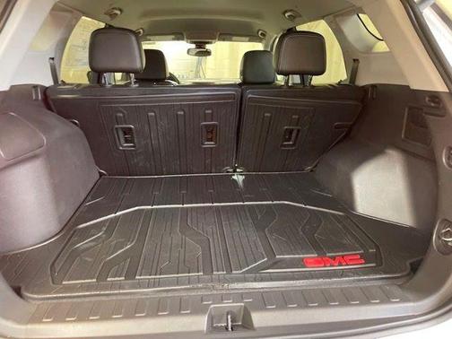 Summit White 2024 GMC Terrain SLT