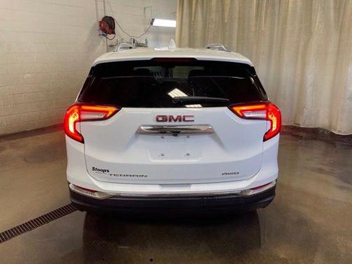 Summit White 2024 GMC Terrain SLT