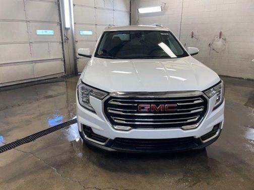 Summit White 2024 GMC Terrain SLT