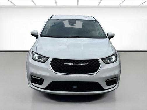 Bright White Clearcoat 2023 Chrysler Pacifica Touring L