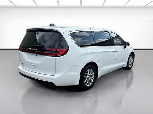 Bright White Clearcoat 2023 Chrysler Pacifica Touring L